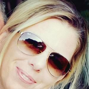 Meet your Posher, Debbie